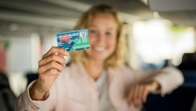 Die Stadt Linz soll die Differenz zwischen 365 Euro und den 550 Euro für das Klimaticket übernehmen, forderte Grünen-Stadträtin Eva Schobesberger. Im Finanzausschuss stimmten SPÖ und FPÖ gegen diesen Vorschlag. | Foto: OÖVV