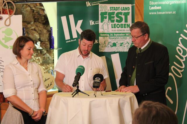Der stellvertretende Kammerobmann Richard Judmaier (Mitte): „Wir wollen unsere Bauern und die Forstwirtschaft vor den Vorhang zu holen.“ | Foto: RegionalMedien Steiermark