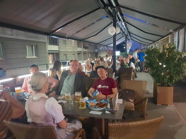 Das "Festzelt" am Oktoberfest der Hernalser Kaufleute war gut gefüllt. Die Bilanz nach dem Event: "Es schreit nach einer Wiederholung." | Foto: Hernalser Kaufleute