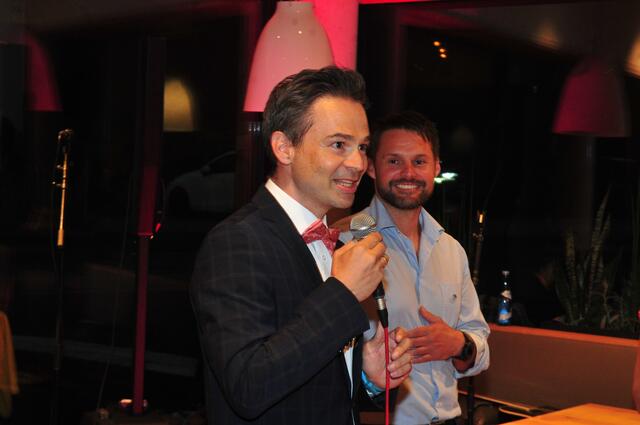 Beste Laune bei Bauherr Andreas Gstrein und Bäckermeister Christian Ruetz | Foto: Hassl