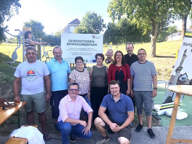 Im Bild vorne: Vzbgm. Ing. Peter Hießberger, gfGR Michael Burger BSc  
Hinten: gfGR Daniel Zimmel, UGR Johann Höld, GR Irmgard Schlager, gfGR Roswitha Hofirek-Duhs MSc, Bgmin. Karin Gorenzel, Pfarrer MMag. Dr. Josef Seeanner, GR Dominik Schramm  | Foto: Marktgemeinde Wölbling 