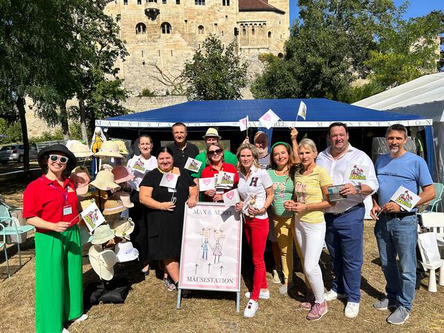 Abteilungsvorständin Prim.a Dr. Zsofia Rona, Ärztliche Direktorin Dr.in Claudia Herbst, Pflegedirektorin DGKP Petra Augustin, MSc, Kfm. Direktor Mag. Markus Zemanek, DGKP Alexander Wedekind, DGKP Heidi Krems, MSc; Vbgm. Michaela Haidvogel, Max&amp;Aurel-Team, Vbgm. Markus Waldner, Gemeinderat Andreas Dechant
 | Foto: LGA