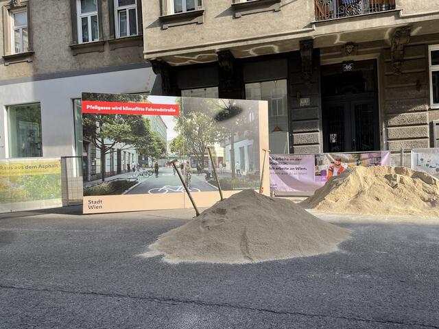 Vorbereitung auf den Spatenstich | Foto: Miriam Al Kafur