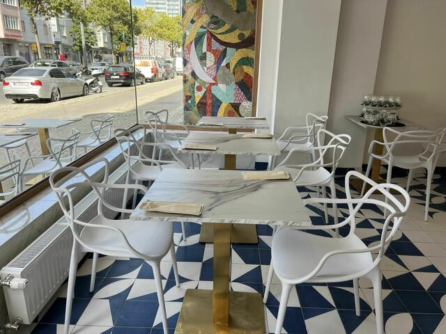 Der neu renovierte Innenraum mit neapolitanischem Flair. | Foto: Petra Sturma