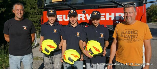 v.l.n.r.: Kdt.Stlv. Bernhard Kronsteiner, Jugendfeuerwehrmänner Simon Soxberger, Florian Aigner und Adam Wagner, Kdt. Jürgen Hörlendsberger | Foto: FF St. Georgen/Klaus