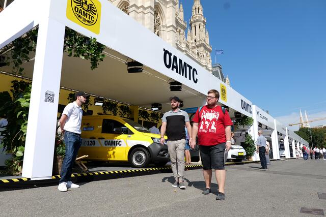 Auch der ÖAMTC ist vor Ort. | Foto: Max Spitzauer/RMW