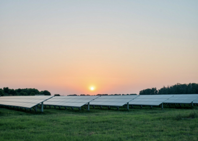 Erneuerbare Energie macht Strom langfristig günstiger. | Foto: enery