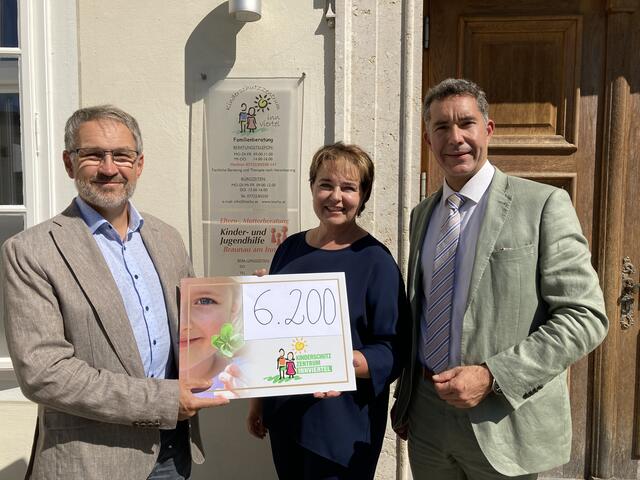 Joachim Arnold, Geschäftsführerin des Kinderschutzzentrums, Alexandra Furtner und Obmann Alexander Lison. | Foto: Kinderschutzzentrum