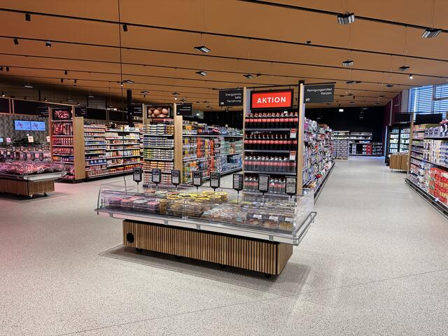 Die MPreis-Filiale in der Shoppingwelt CYTA in Völs erstreckt sich nun auf über 1.000 Quadratmeter und bietet ein modernes und kundenfreundliches Einkaufserlebnis. | Foto: MPREIS