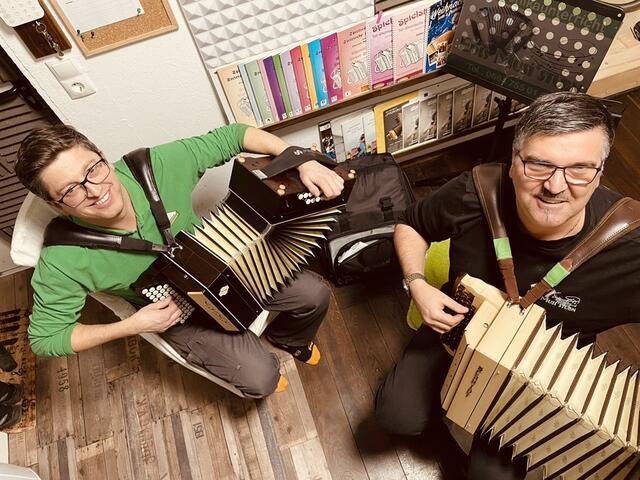 Wer die Steirische Harmonika erlernen oder sie für sich neu entdecken möchte, der ist in Edis Musi'stubn genau richtig. | Foto: RegionalMedien Steiermark