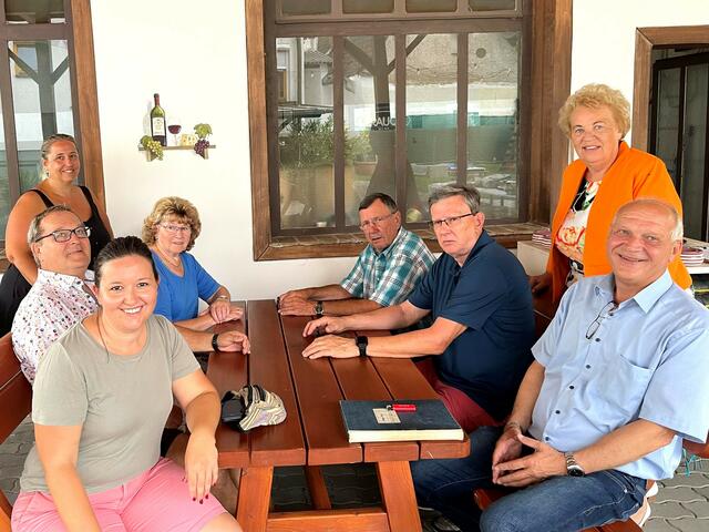 Gastgeber in Eberau waren Landtagspräsidentin Verena Dunst (rechts), Landtagsabgeordneter Wolfgang Sodl (rechts) und Gemeindevorständin Adisa Potokovic (links vorne). | Foto: SPÖ