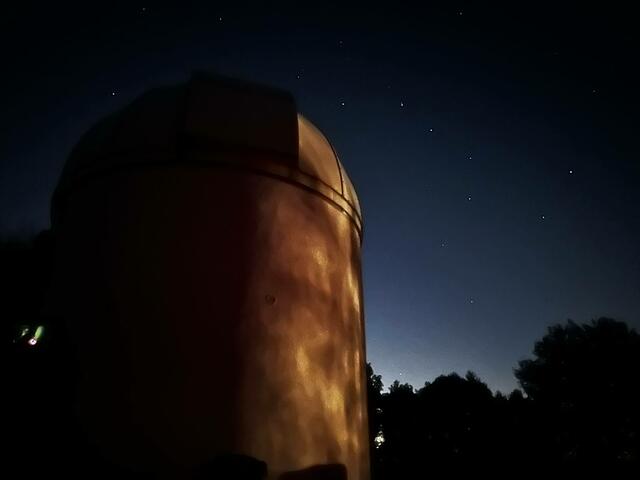 Der große Wagen hinter der Vulkanlandsternwarte | Foto: Günter Kleinschuster