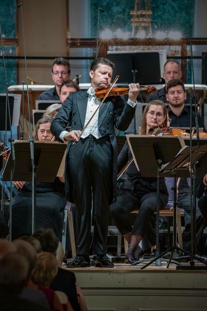 Mit Julian Rachlin in der Doppelrolle als Solist und Dirigent standen beim Eröffnungskonzert am 13. September in Eisenstadt statt. | Foto: Andreas Tischler / Esterhazy