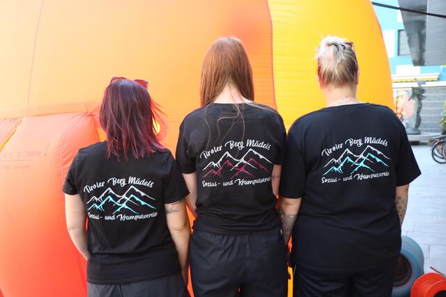 Auch die Tiroler Berg Mädels waren dabei. | Foto: Celina Leitner