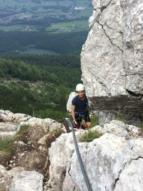 LehrlingsRedakteur Fabian Tanase auf dem Klettersteig bei der Katrin in Bad Ischl. | Foto: Fabian Tanase