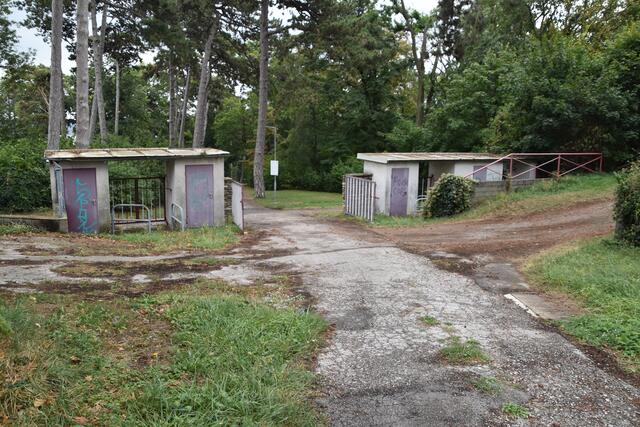 Die Tore zum Stadion sind schon lange geschlossen.  | Foto: Stefan Schneider