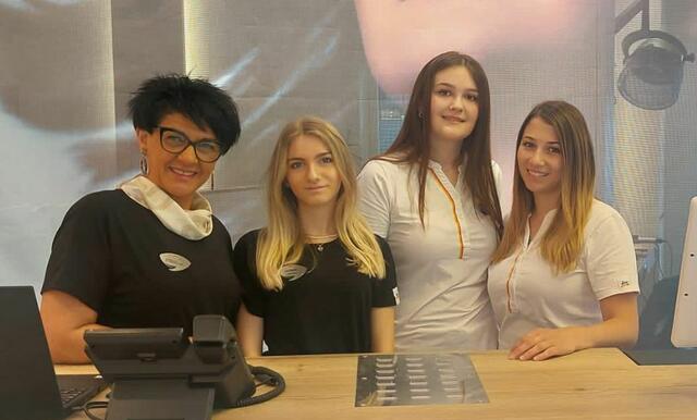Angelika Gmeiner (Studioleiterin vom Friseur), Jazmin Vati (Friseur-Lehrling), Nora Bleier (Kosmetik und Fußpflege-Lehrling), Melissa Riegler (Studioleiterin von der Kosmetik) | Foto: Nora Bleier