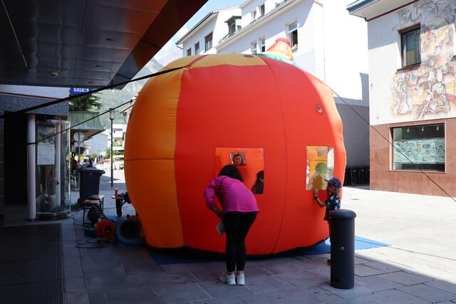 Aus Luftballons und Luft wird lustiger Spielspaß. | Foto: Celina Leitner