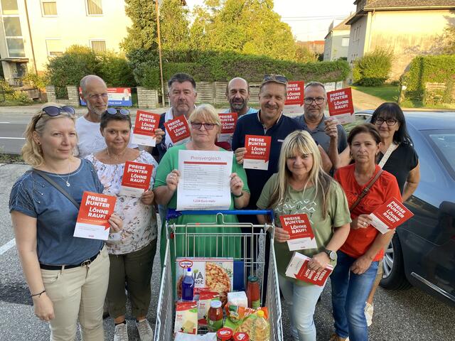 Der Probeeinkauf zeigt: Einkaufen ist um rund 60 Prozent teuerer geworden.  | Foto: ÖGB Vöcklabruck