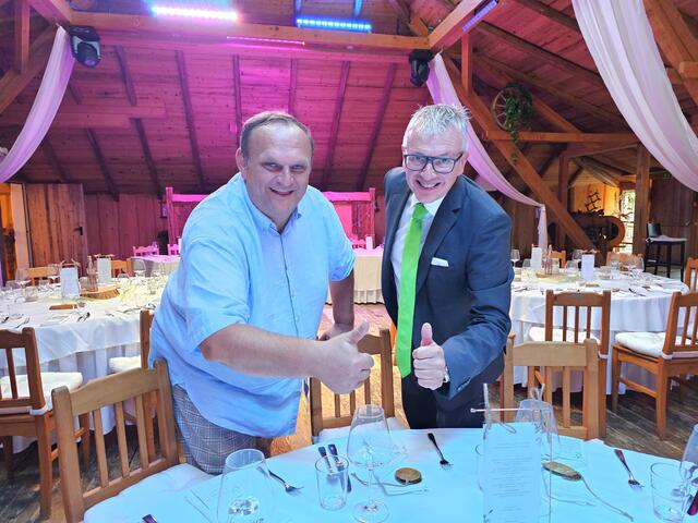 Hermann Wurzenberger begrüßt den Teufl in seiner ganz besonderen Eventlocation am Ramsauhof. | Foto: Werner Schrittwieser