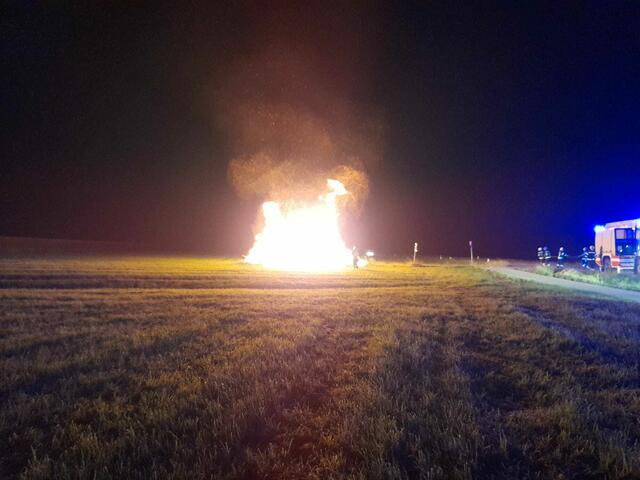 Kurz nach Mitternacht rückten die Freiwilligen Feuerwehren Geinberg und Moosham zu einem Brandeinsatz an. | Foto: FF Geinberg