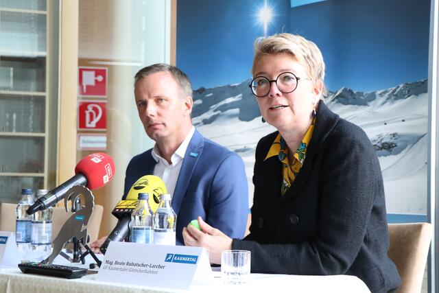 Die Geschäftsführerin der Kaunertaler Gletscherbahnen legt großen Wert auf die Nachhaltigkeit im Gletschergebiet. | Foto: Celina Leitner