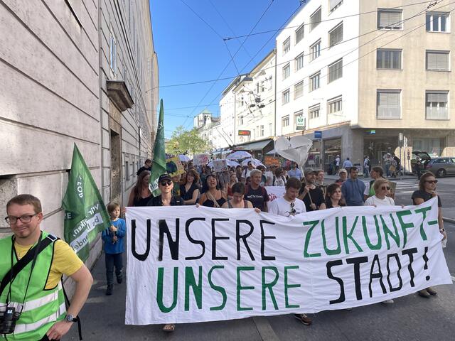 Laut der Salzburger Polizei waren circa 600 Demonstrantinnen und Demonstranten heute beim Klimastreik in Salzburg dabei. | Foto: Philip Steiner