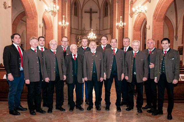Das Männerdoppelsextett Klagenfurt lässt das "Singen im Gasthaus" neu aufleben.  | Foto: Privat