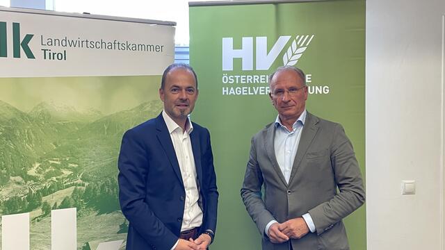 Appel für weniger Flächenfraß: Tirols LK-Präsident Josef Hechenberger und Kurt Weinberger, der Vorstandsvorsitzender der Österreichischen Hagelversicherung