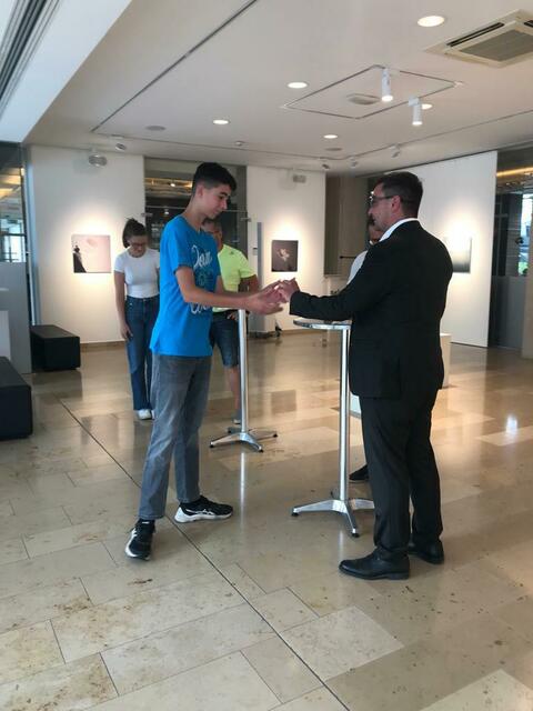 Gemeinsame Übergabe der Gutscheine | Foto: Jugendpalette