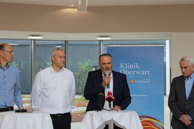 LH Hans Peter Doskozil präsentierte am Freitag gemeinsam mit dem zuständigen Projektteam den aktuellen Status des Bauprojekts. | Foto: Adela Danciu