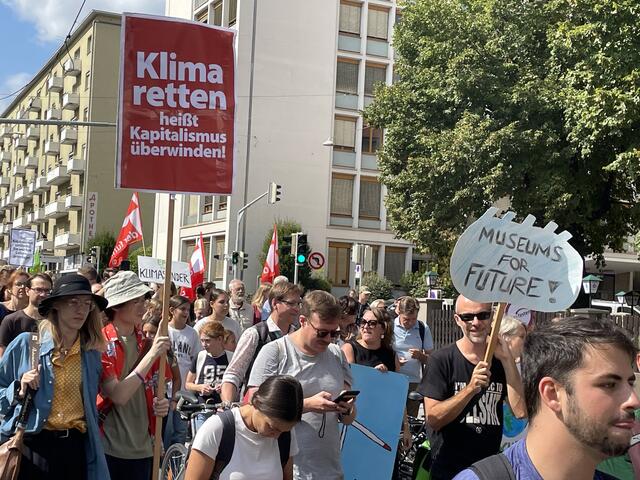 "Klima retten heißt Kapitalismus überwinden!" und "Museum for future" | Foto: RegionalMedienSteiermark