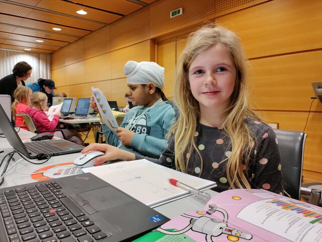 Ob Programmieren mit Scratch, Micro:Bits oder Bilderbearbeiten im Gimp – die Kinder haben ihren Spaß bei CoderDojo Steyr. 
 | Foto:  TIC Steyr