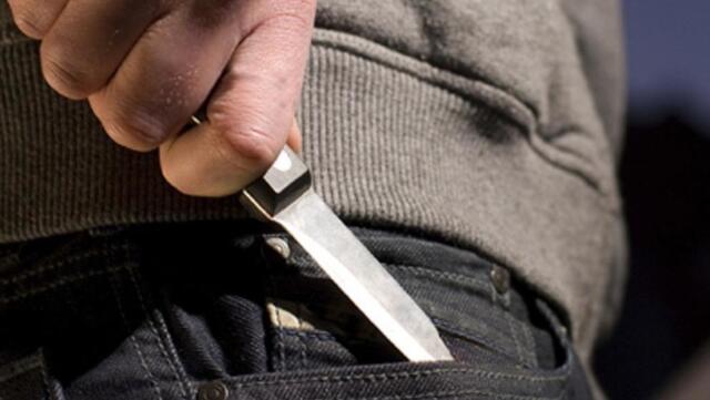 Mit einem Messer bewaffnet versuchte ein Duo in eine Liesinger Wohnung einzudringen.  | Foto: T. Maier