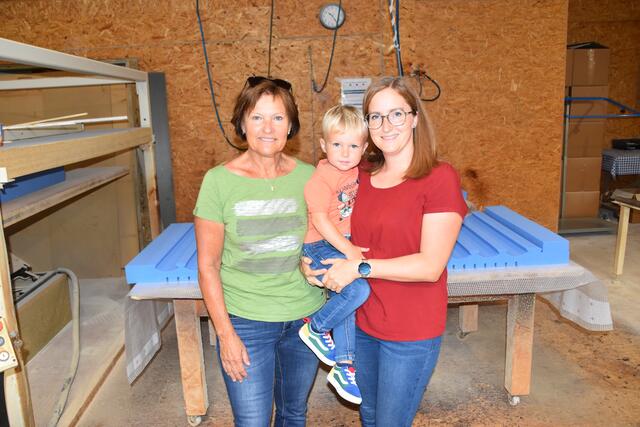 Brigitte Jöbstl mit Julia und Matthias Müller (von links)