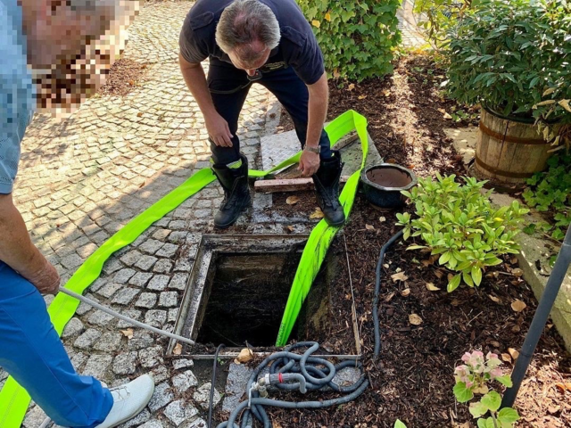 Auspumparbeiten waren Teil der Einsätze. | Foto: FF Weidling