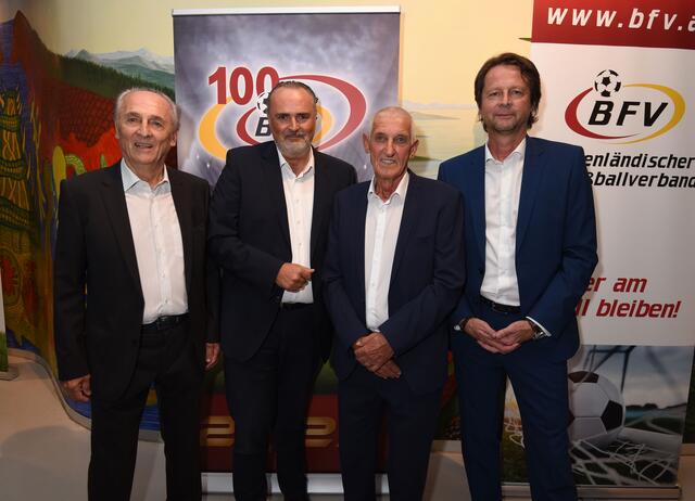 Fußballlegende Thomas Parits, Landeshauptmann Hans Peter Doskozil, BFV-Präsident Günter Benkö, ÖFB-Sportdirektor Peter Schöttl feierten mit dem BFV dessen 100-jähriges Bestandsjubiläum.  | Foto: Landesmedienservice Burgenland 