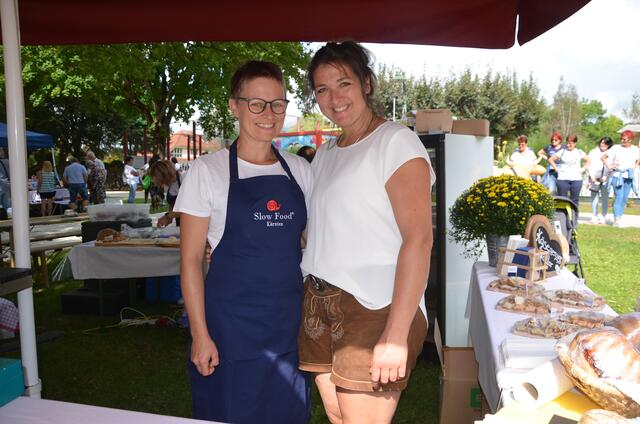 Von der Milchgenusshütte "Lexhof": Chistine Mitterer und Diana Schneider