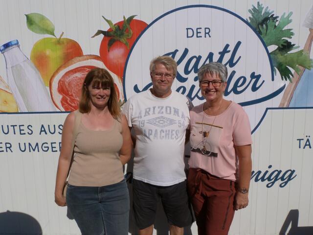 Höttinger Judith, Höttinger Gerhard und Bürgermeisterin von Sigleß Kitzinger Ulrike begutachteten den Neune KastlGreissler.