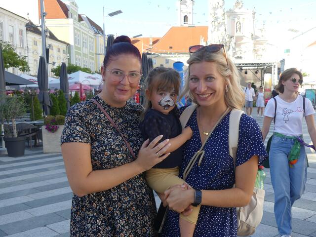 Das Bravissimo strahlt mit unzähligen Talenten | 16.09.2023
Alexandra, Mia und Kathi waren schon beim Schminkstand! | Foto: Nina Taurok
