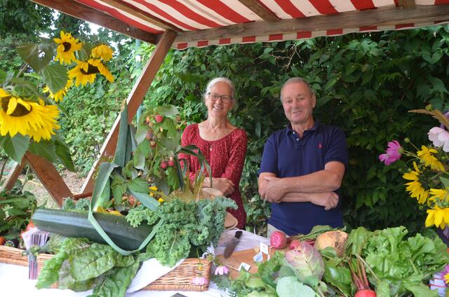 Barbara Painsi und Wolfgang Tölderer betreiben den "Kraut- und Ruabn-Garten"