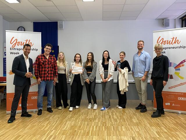 Das Sieger-Team mit Prof. Heinrich und den Coaches von IFTE