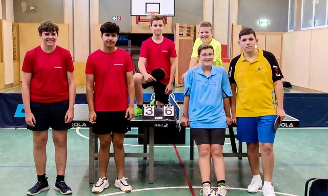 David, Farzad, Sven (Horn 6), Kornelius, Maximilian und Lukas (Union Horn 5) | Foto: Foto: Tischtennis Horn