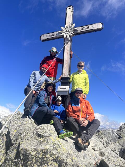 Die Burgenländer am Gipfel des Säulecks (3086 m). | Foto: Naturfreunde