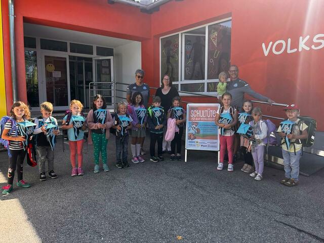 ErstklässlerInnen Volkschule Rußbach und Trainerteam Schmidatal Tigers
 | Foto: Schmidatal Tigers