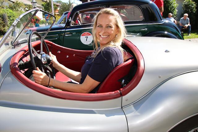 Karoline fühlte sich im Jaguar sichtlich wohl.