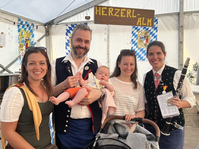 Auch die kleinen Gäste ließen sich das Fest nicht nehmen.  | Foto: Sarah Asia Skarich