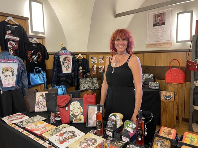 Sonja Salazar präsentierte ihre Tattootaschen und mehr | Foto: Katrin Pirzl