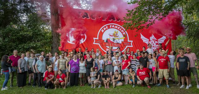 Eine große Familie: Gruppenfoto der Vikings anlässlich der 25-Jahr-Feier im Sommer | Foto: privat/Vikings
