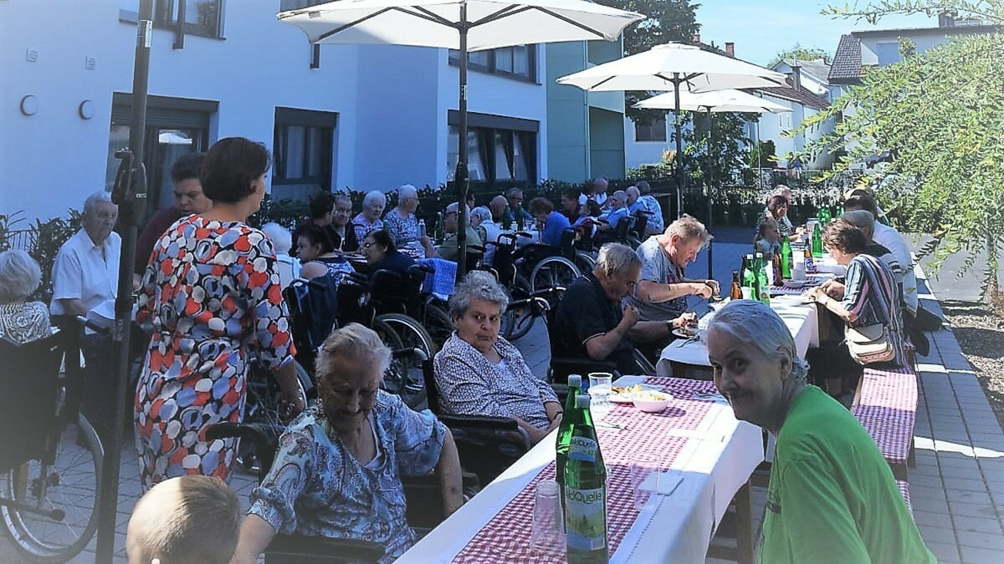 Grillfest-im-dreisprachigen-Pflegekompetenzzentrum-Schandorf